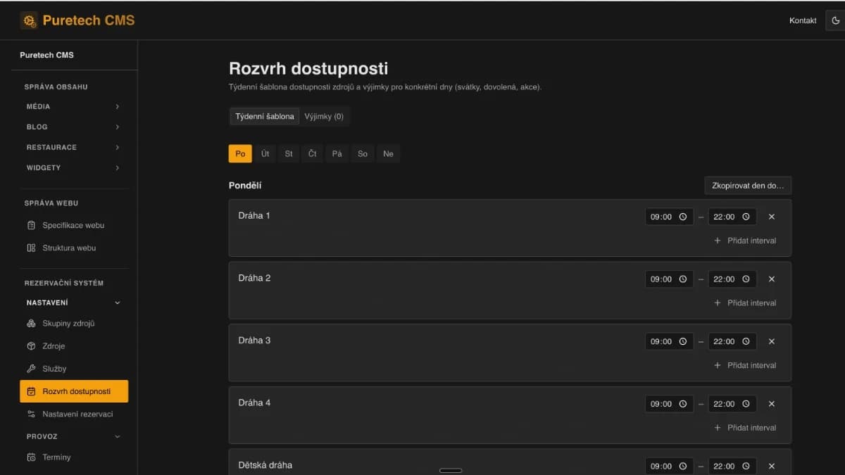 Rozvrh dostupnosti v Puretech CMS — týdenní šablona s intervaly pro jednotlivé dráhy a záložka výjimek
